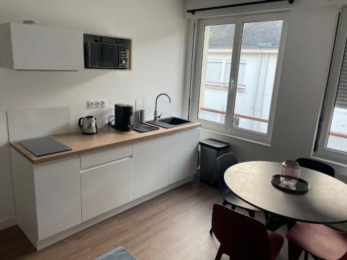 Konyha, Appartement T2 - 202 - Hyper Centre - Intégralement rénové - Toutes commodités à pied (Appartement T2 - 202 - Hyper Centre - Integralement renove - Toutes commodites a pied) in Szent-Nazaire