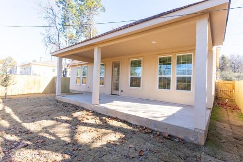 Exterior view, Luxurious 3BR Heartfelt Space in Dallas in South Dallas
