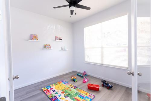 Kid’s club, Luxurious 3BR Heartfelt Space in Dallas in South Dallas