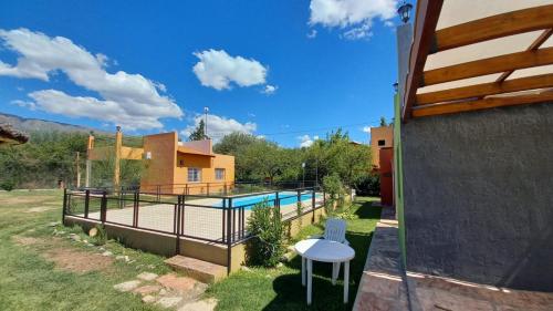 Peldbaseins, Cabaña Trébol en Cabañas Encuentro (Cabana Trebol en Cabanas Encuentro) in Karpinterija