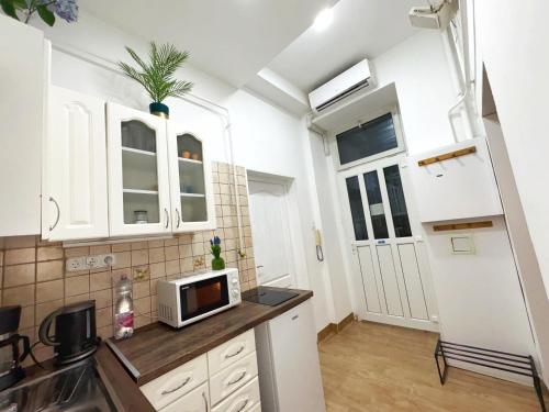 Central Private Apartment/8pax - image 10