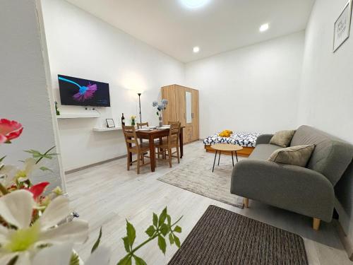 Central Private Apartment/8pax - image 8