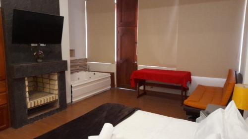 Hotel PUENTE PIEDRA PARK - image 4