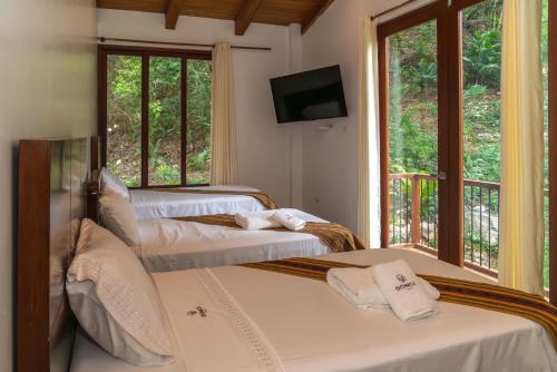 3 twin beds