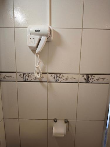 Twin Room with Private Bathroom image 2