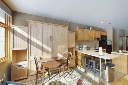 River Bank Lodge 2919 in Keystone, USA