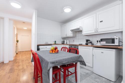 Spacious 3-Bed Apt in Dublin Center