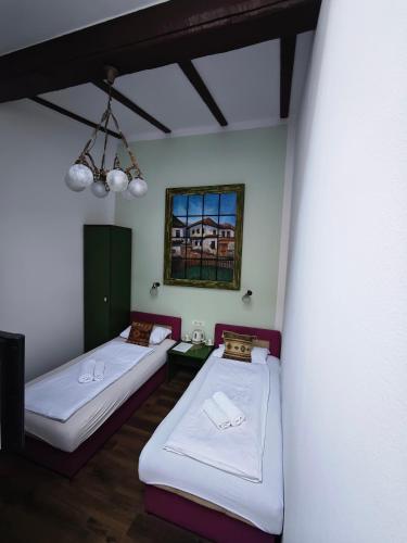 Twin Room with Bathroom image 10