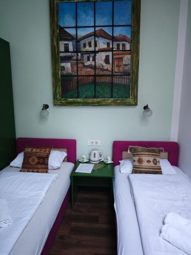 Twin Room with Bathroom image 8