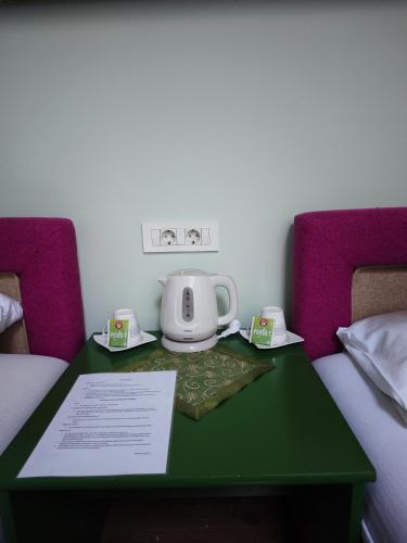 Twin Room with Bathroom image 7