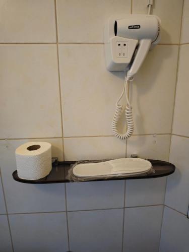 Twin Room with Bathroom image 2