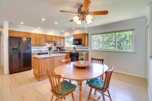 Charming Ballwin Home Less Than 1 Mi to Vlasis Park! in Ballwin, USA