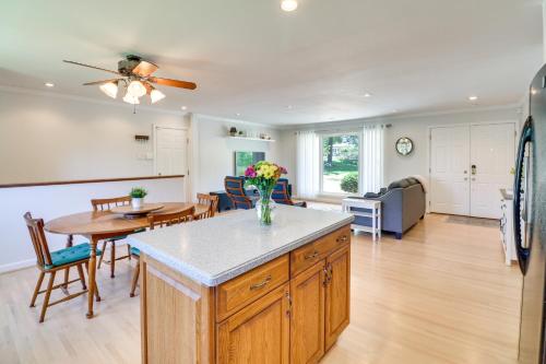 Charming Ballwin Home Less Than 1 Mi to Vlasis Park! in Ballwin, USA
