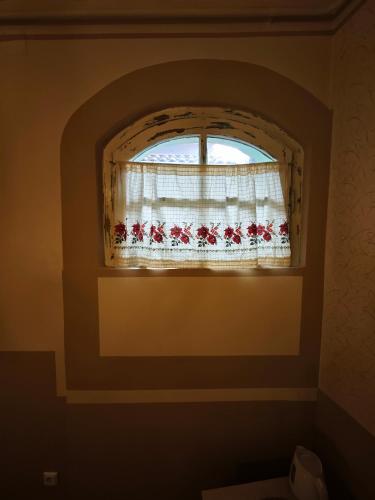 Twin Room with Private Bathroom image 4