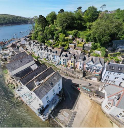 The Slipway Suite Fowey Harbour & Parking 1 Min The Slipway Suite Fowey Harbour & Parking 1 Min