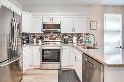 Golf Course Condo - 3 Miles to Coastal Grand Mall! - image 6