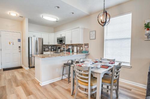 Breezy Golf Condo with Pool Access, 4 Mi to Beach in Myrtle Beach, USA