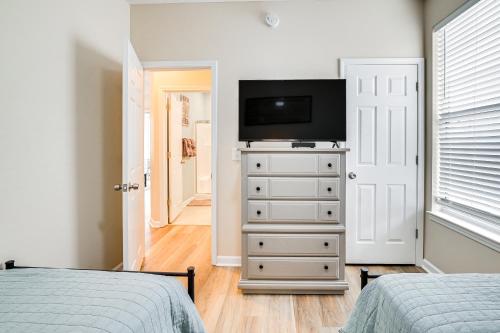 Golf Course Condo - 3 Miles to Coastal Grand Mall! - image 6