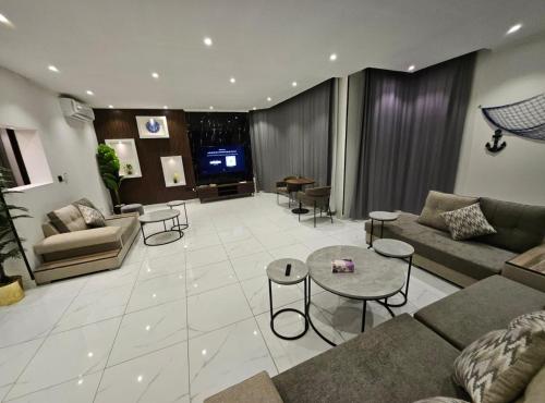 شقة بنظام فيلا مستقلة بالكورنيش apartment with villa system, Dschidda (Foto 4)
