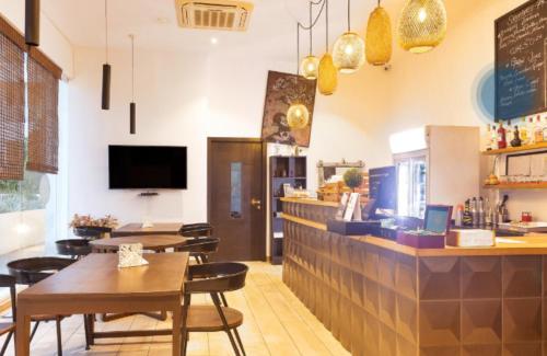 Chic 1BR Apt with Pool, High-speed Internet at The Gallery, 10 mins from Airport, 5mins from Major Restaurants and Malls, Accra (foto 7)