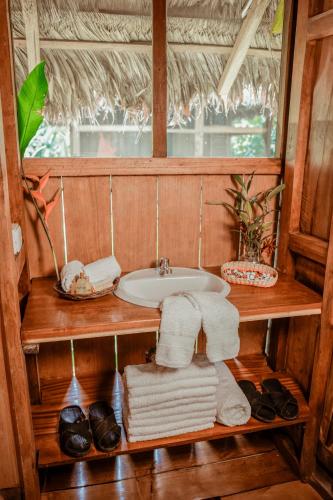 浴室, Ecolucerna Lodge Tambopata in 馬爾多納多港