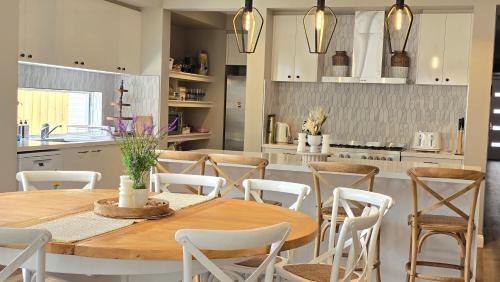 Sandy Shores Capel, New Build, 5m walk to beach, 7 min to springs – khách sạn tại Capel Sound