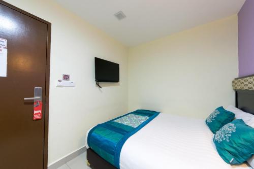 OYO 129 FINE Hotel