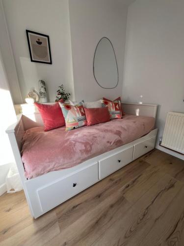 2025 Award Winner Liverpool Peach House - 4 Bedrooms, Liverpool
