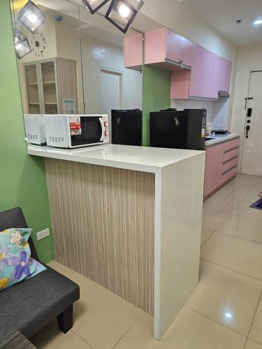 Pet friendly Condo in Timog with Balcony City view Pet friendly Condo in Timog with Balcony City view
