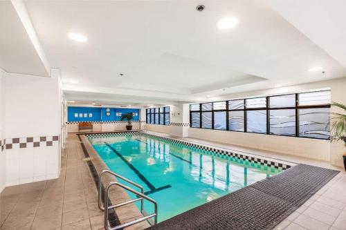 City Getaway 1BR Apt w Pool & Gym I Zodiak Stays, Окленд (фото 4)