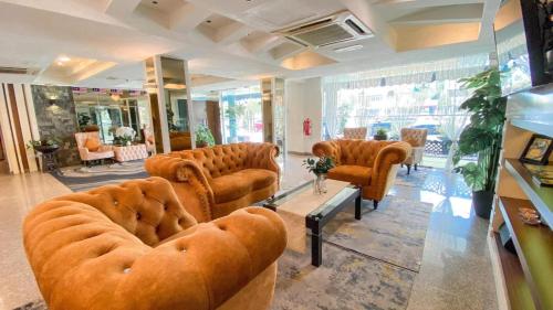 Queenspark Lovita Hotel