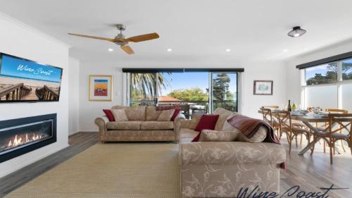 Vybavení, Coastal Palm House By Wine Coast Holiday Rentals in Poloostrov Fleurieu