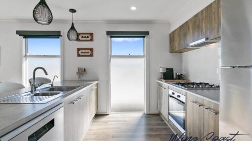 Vybavení, Coastal Palm House By Wine Coast Holiday Rentals in Poloostrov Fleurieu