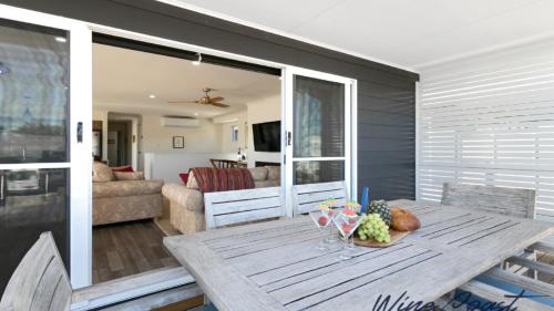 Vybavení, Coastal Palm House By Wine Coast Holiday Rentals in Poloostrov Fleurieu