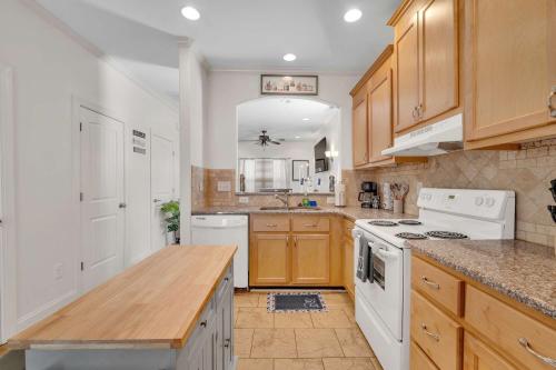Cozy 2B Townhouse - King Bed in Concord, USA