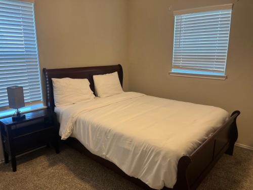 Gorgeous and Spacious 4 Bedroom/ 2.5 Bathroom Home in Conroe TX in Conroe, USA