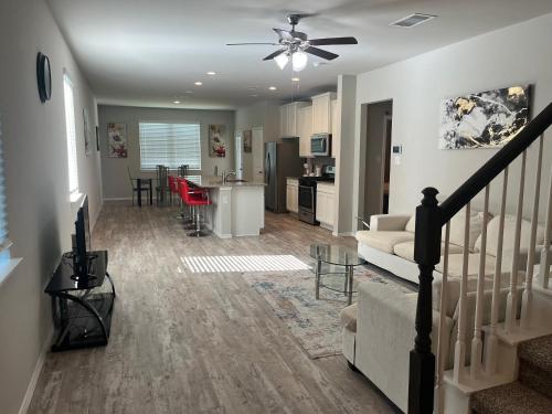 Gorgeous and Spacious 4 Bedroom/ 2.5 Bathroom Home in Conroe TX in Conroe, USA