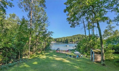 Emerald Cove Cottage-3 bd, 2 ba-Sleeps 10 in Ņūveigo (MI)
