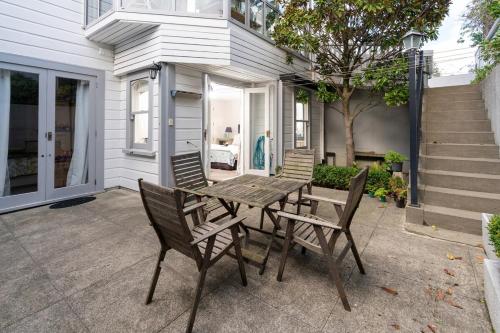 Aed, A Central City Historic Escape near Mount Kaukau