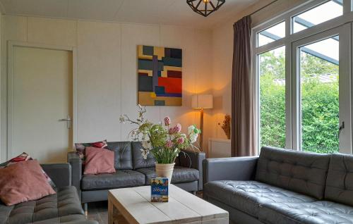  4 Bedroom Cozy Home In Heinkenszand in heinkenszand