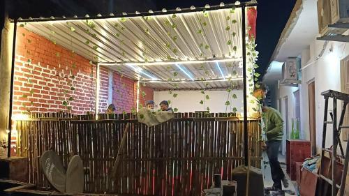 Varanasi travels and lodge - Baburi