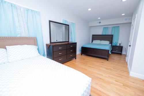 Modern Luxury Home With Fireplace & Game-Room Modern Luxury Home With Fireplace & Game-Room