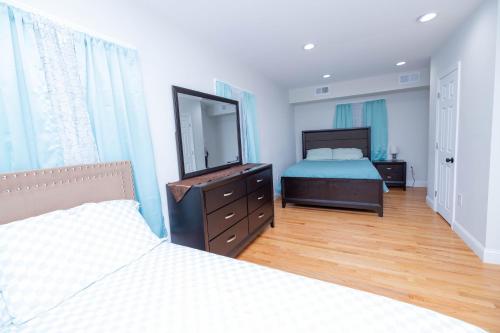 Modern Luxury Home With Fireplace & Game-Room Modern Luxury Home With Fireplace & Game-Room