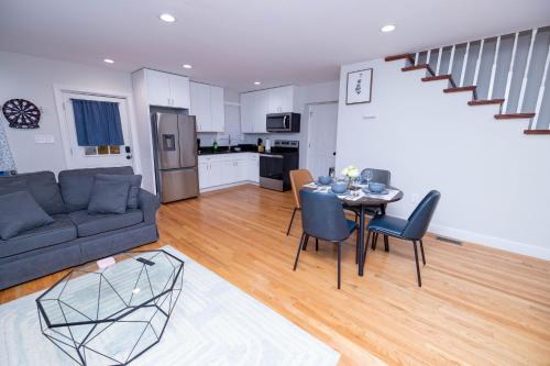 Modern Luxury Home With Fireplace & Game-Room in Brockton