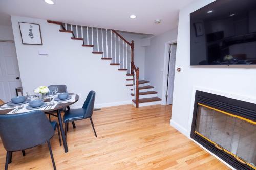 Modern Luxury Home With Fireplace & Game-Room Modern Luxury Home With Fireplace & Game-Room