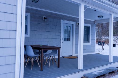 Modern Luxury Home With Fireplace & Game-Room Modern Luxury Home With Fireplace & Game-Room