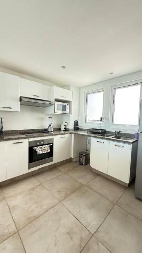 Kitchen, Bello departamento con vistas al mar in Brisas del Marques