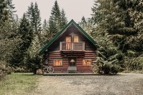 Snowline Cabin 11- Log Cabin - Wi-Fi, Glacier
