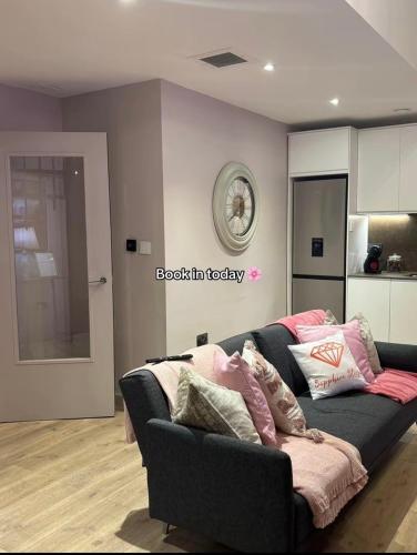 Pretty Pink Posh Penthouse, Manchester (foto 10)