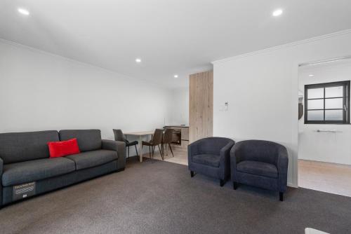 Two Bedroom Apartment image 10